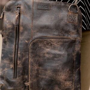 Beautiful Bed Stu Aiken Crossbody!!! ♥️